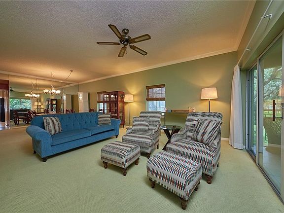 5th image of 105 Park Shores Cir Unit 18