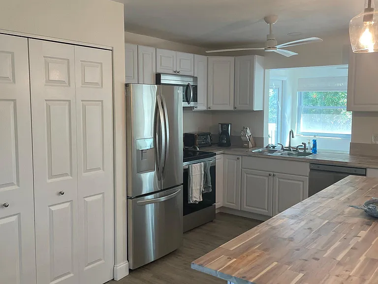 Updated kitchen with lots of cabinets