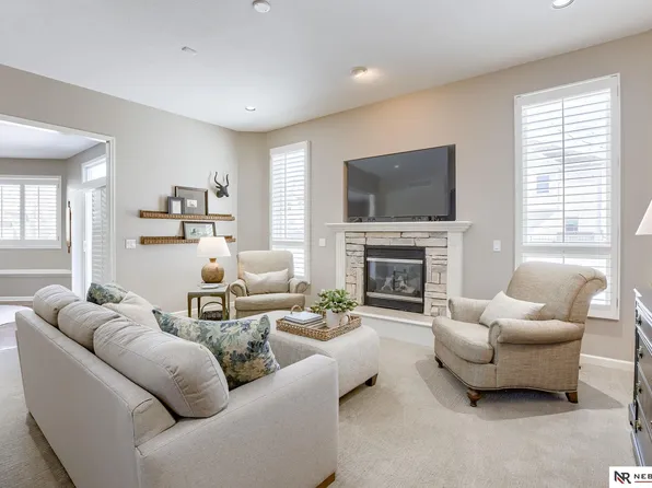 627 S 197th St, Elkhorn, NE 68022