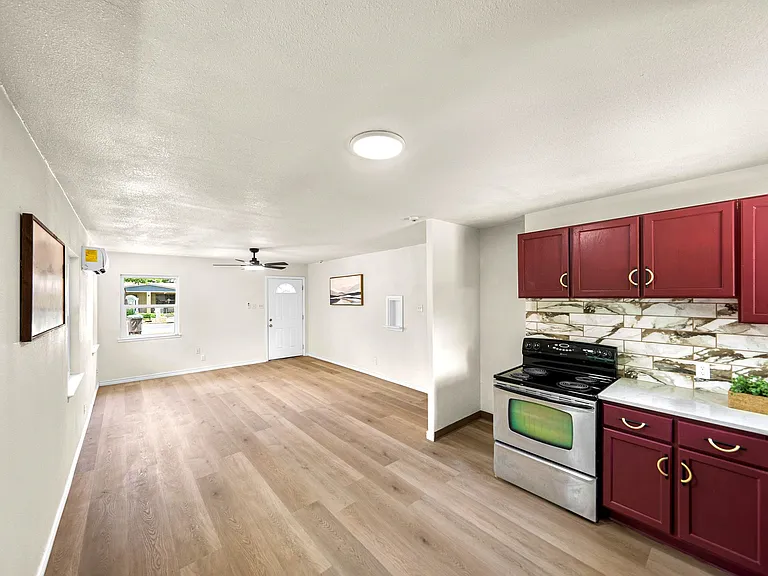 10 Linden Ave — Photo 5