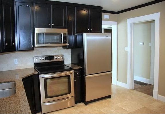 4th image of 1322 E Michigan Ave