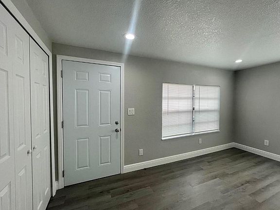 4th image of 412 Eron Way #29