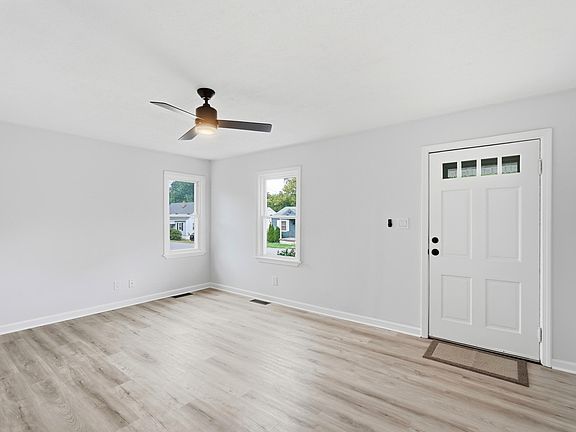 3rd image of 102 Valley Dr