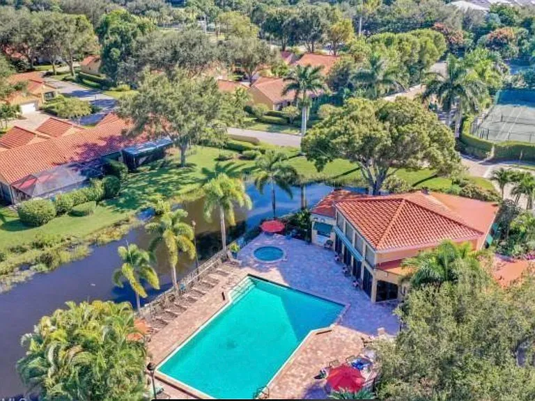 547 Beachwalk Cir — Photo 19