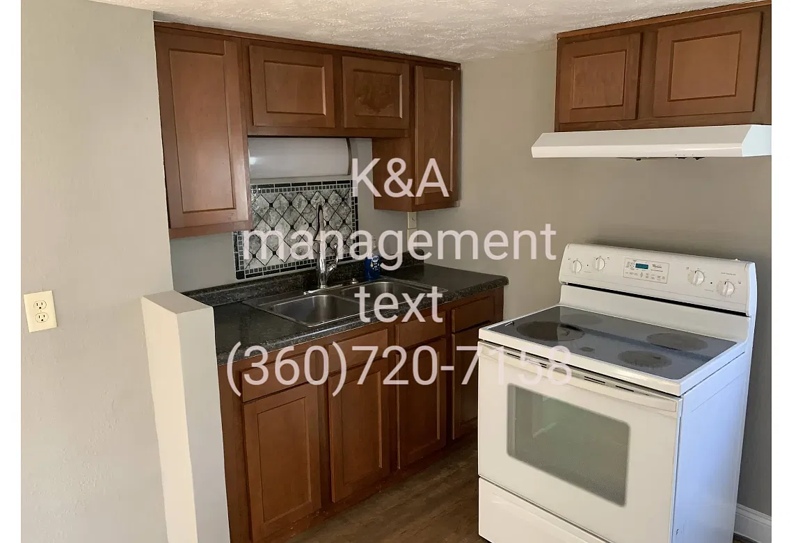 3600 N Franklin St — Photo 3