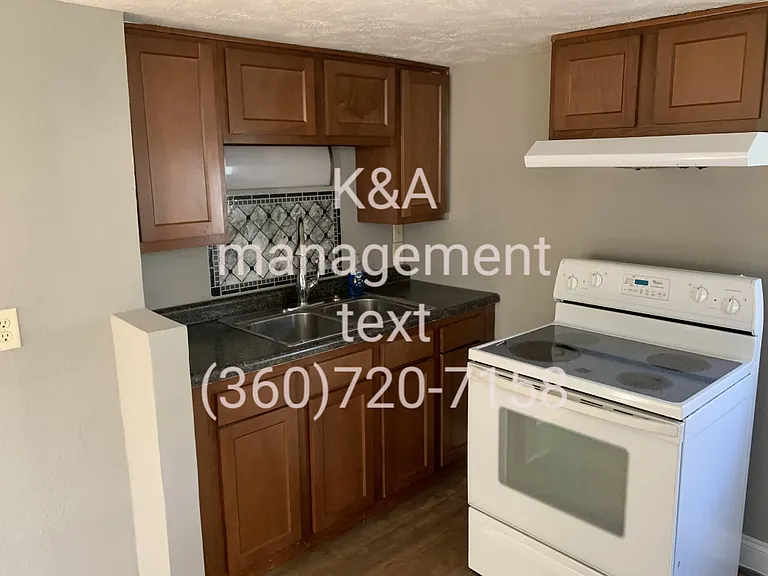 3600 N Franklin St — Photo 3