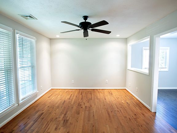 2nd image of 240 N Willomont Ave