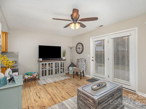 5th image of 3374 White Oak Ct