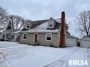 827 N 4th St, Clinton, IA 52732