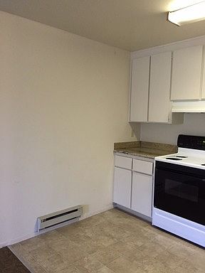 5th image of 240 Linden St APT 305