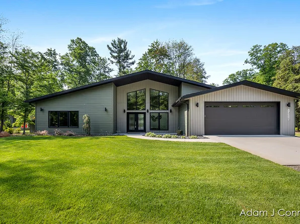 13330 Rich St, Grand Haven, MI 49417