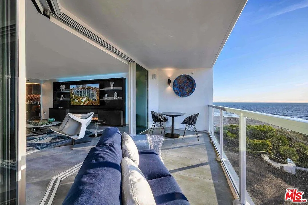 2 bed, 3.0 bath, 2902 sqft, $69,000 — Photo 4