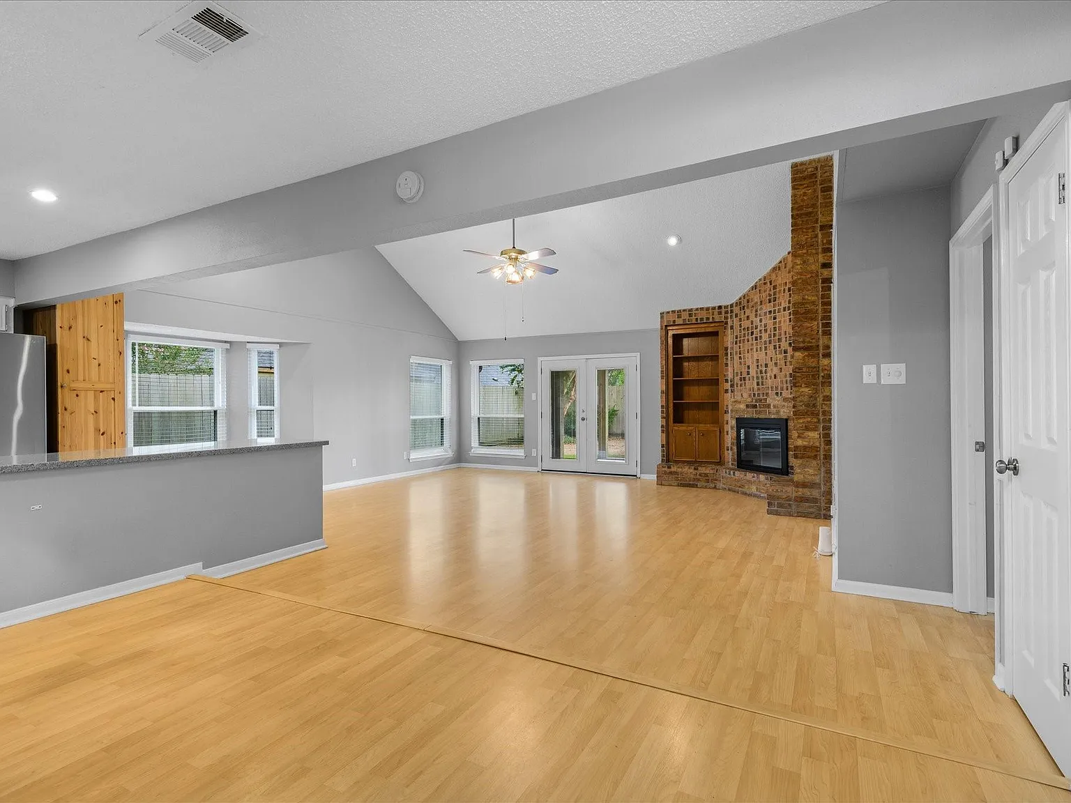 4 bed, 2.0 bath, 2122 sqft, $2,500 — Photo 4