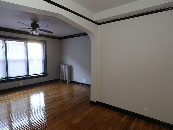 5th image of 846 W Montrose Ave APT 309