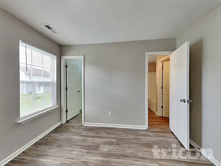 7503 Hollywood St — Photo 6