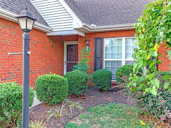 2nd image of 2761 Waywood Dr