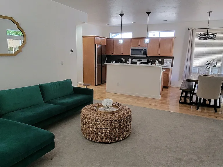 2461 Mountain Ter — Photo 17