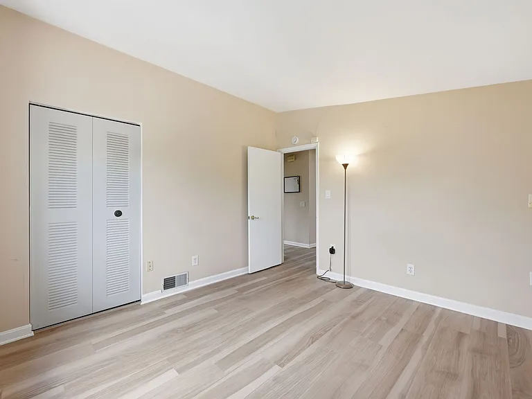512 Dennis Ave — Photo 9