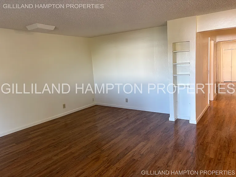 725 SW 7th St — Photo 1
