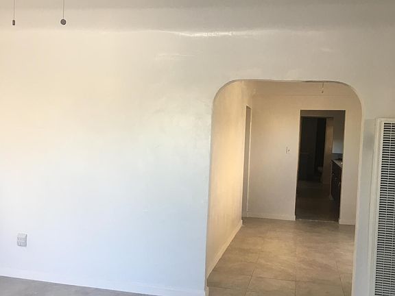 3rd image of 4160 37th St