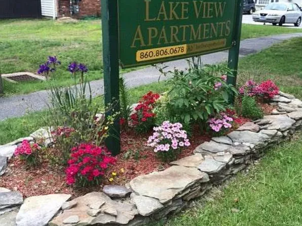 75 Hurlbut St, Winsted, CT 06098