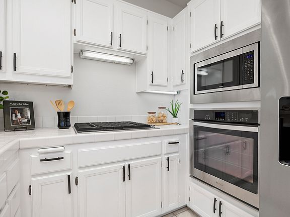 3rd image of 7122 Calabria Ct Unit E
