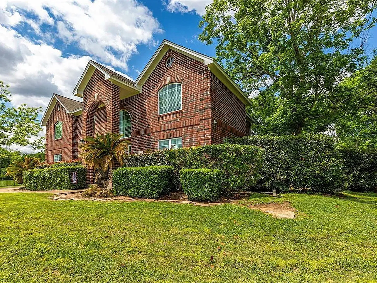 4 bed, 2.5 bath, 3053 sqft, $3,600 — Photo 4