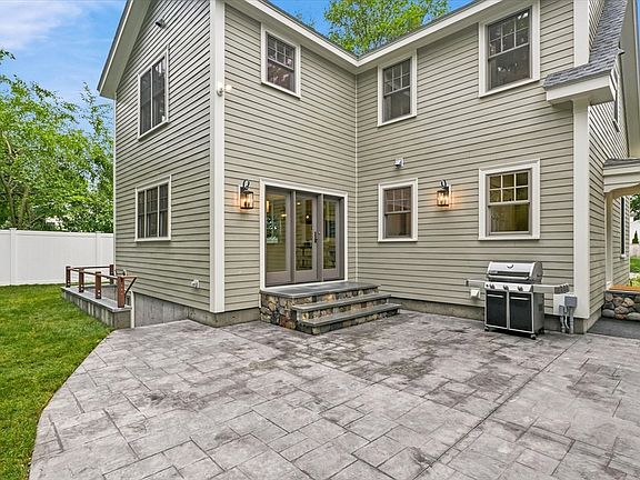 5th image of 21 Erie Ave