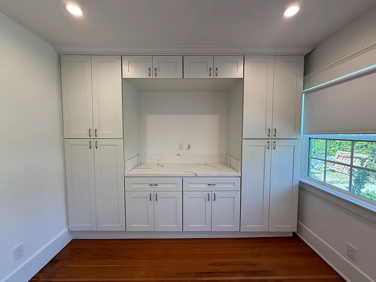 Large storage space and Niche for up to 65" TV.