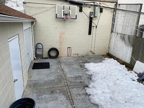 5th image of 1639 Hendrickson St Floor 1