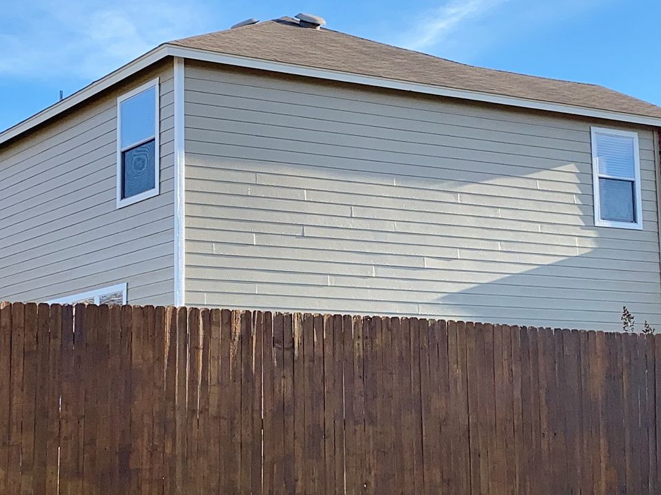 1st image of 401 Yellowwood Dr
