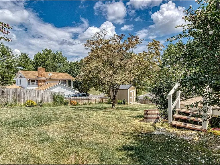 900 Broce Dr — Photo 27