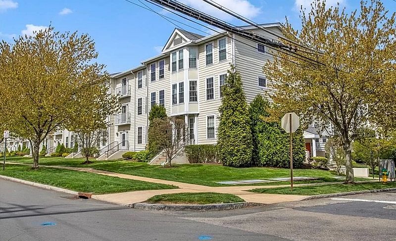 1st image of 31 Greenridge Ave APT 1Q