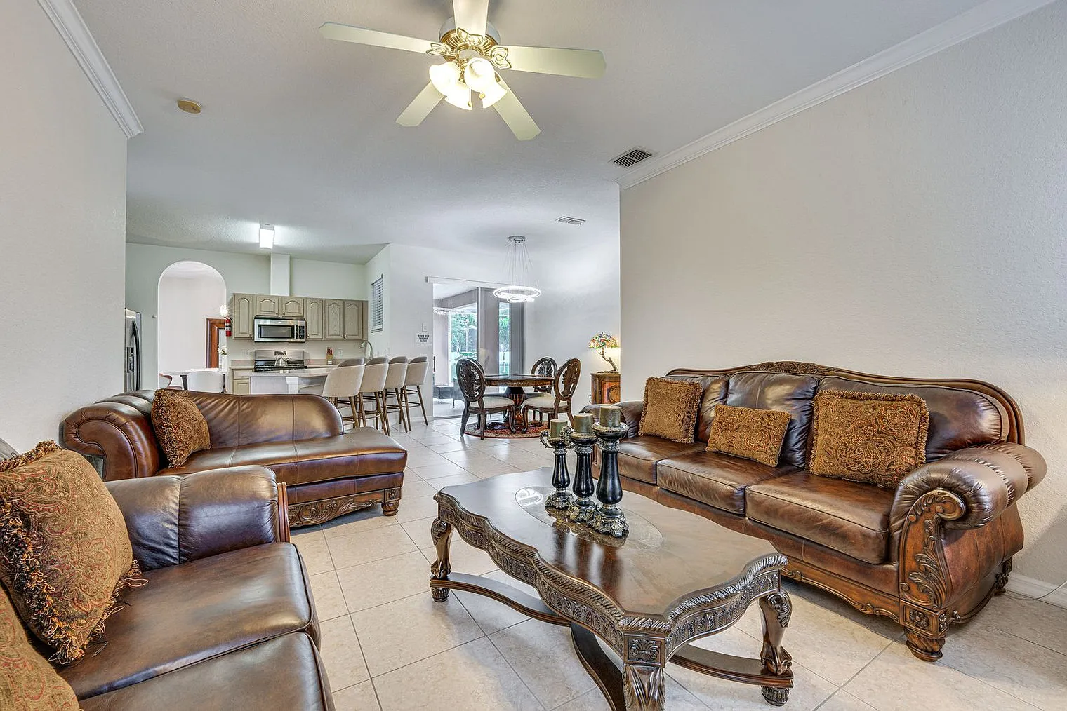 4 bed, 3.0 bath, 2497 sqft, $3,128 — Photo 4
