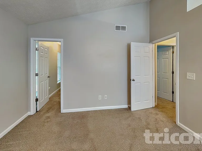 9598 Lakeview Cir — Photo 6
