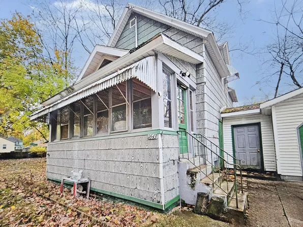 1643 Henry St, Muskegon, MI 49441