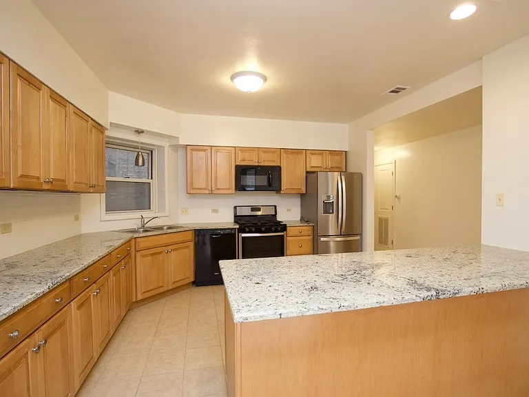 6713 N Sheridan Rd #N3 — Photo 2