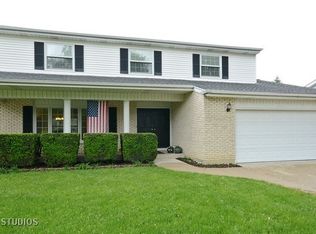 1830 E Wood Ln, Mount Prospect, IL 60056