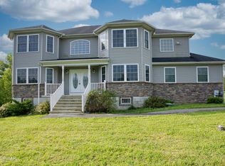 217 Courtney Dr, East Stroudsburg, PA 18302