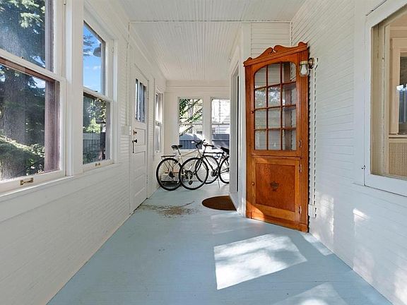 3rd image of 2445 Lyndale Ave S