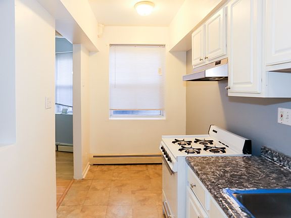 4th image of 5516 N Kenmore Ave APT 401