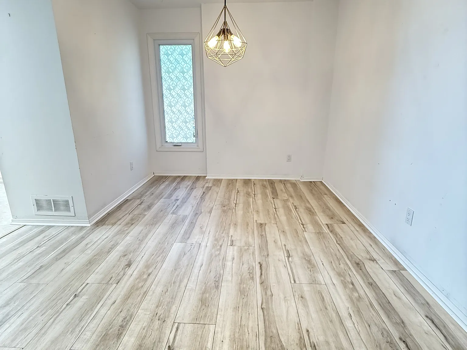 70 Inverary Drive — Photo 4