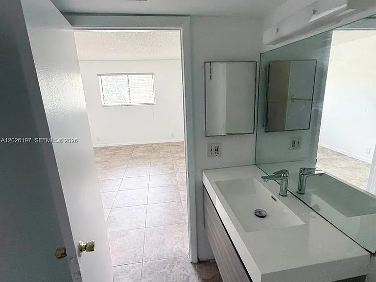2040 N 43rd Ter #6 — Photo 3