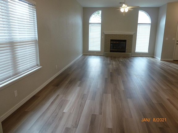 2nd image of 2508 E Oakland St