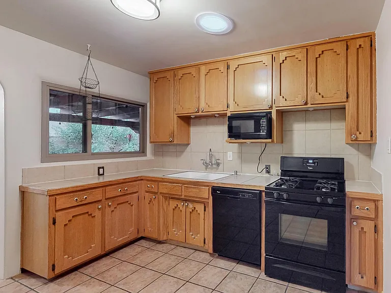 1204 Princeton Dr SE — Photo 32