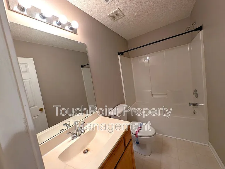 13612 Meade Glen Ct — Photo 15