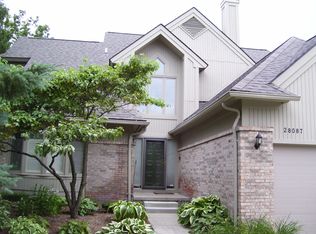 28087 Hickory Dr, Farmington Hills, MI 48331