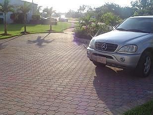 Circular driveway