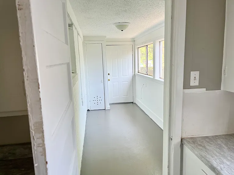2441 N Akin St — Photo 4