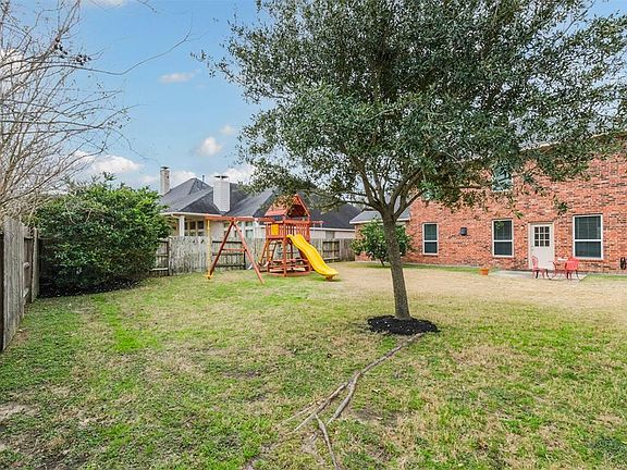 Entertaining in the evenings would be so nice in this large backyard.